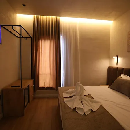 Rooms Kruja City מלון