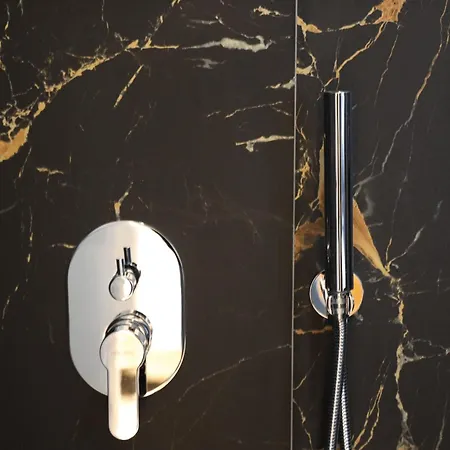 Rooms Kruja City מלון 3*