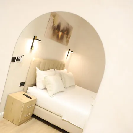 Rooms Kruja City מלון