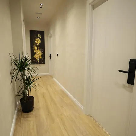 Rooms Kruja City מלון