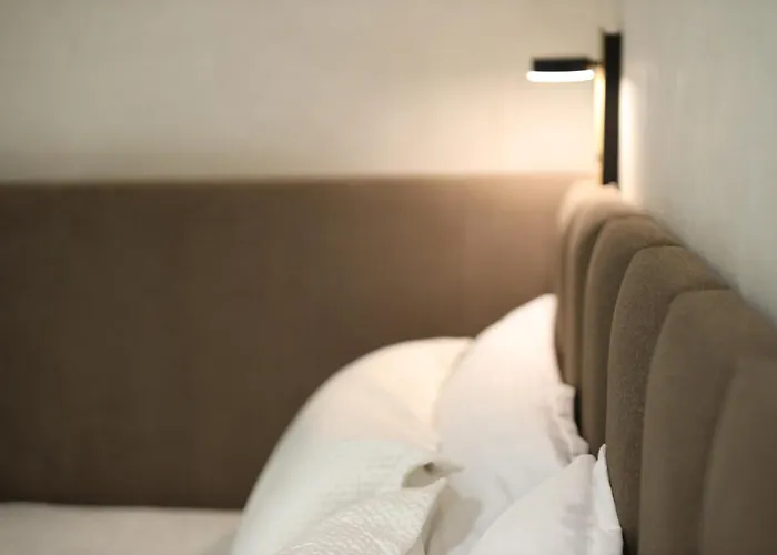 Rooms Kruja City Hotel 3*