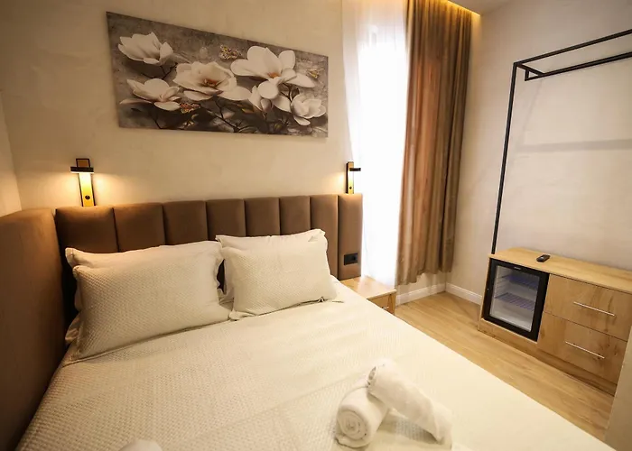 Rooms Kruja City Hotel 3*